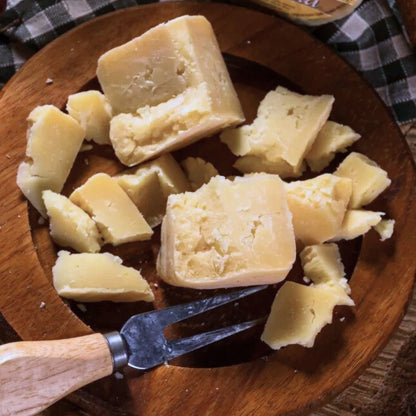 Queso Ahumado de cabra y oveja [Unidades únicas] (700gr aprox) - El Almacen del Trasgu