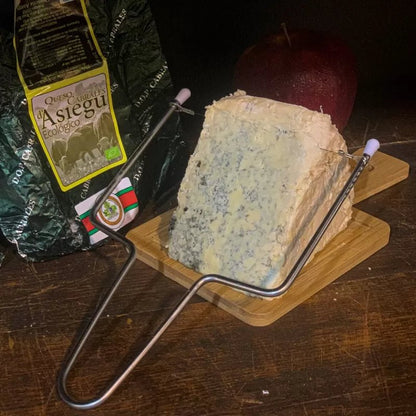 Queso cabrales D.O.P Ecológico Asiegu (Cuña 300gr aprox) - El Almacen del Trasgu
